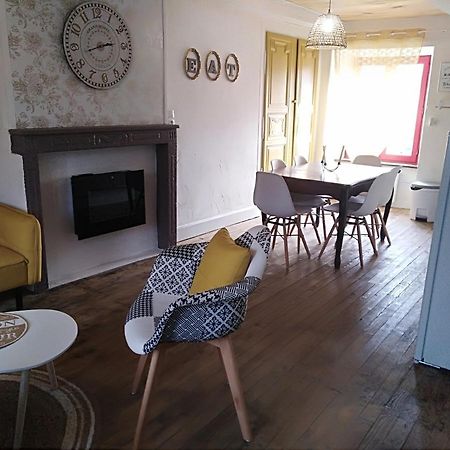 Appartement Cozy Dans Maison Privee Tauves エクステリア 写真