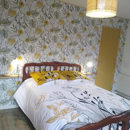 Appartement Cozy Dans Maison Privee Tauves エクステリア 写真