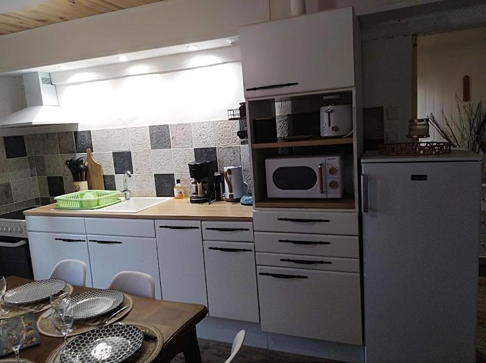 Appartement Cozy Dans Maison Privee Tauves エクステリア 写真