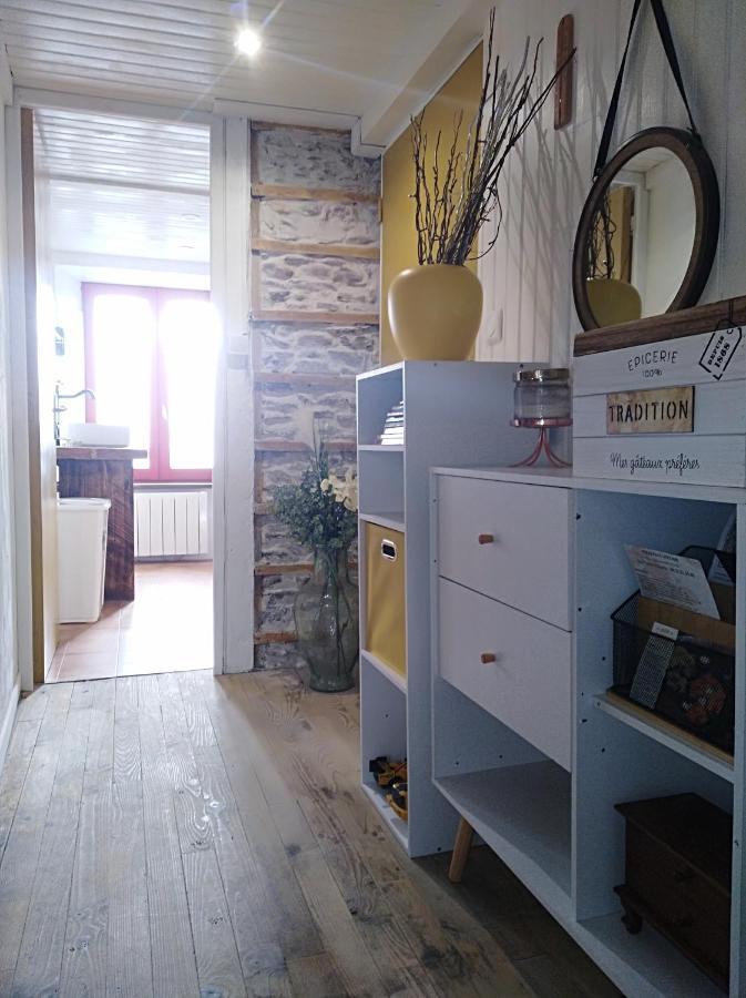 Appartement Cozy Dans Maison Privee Tauves エクステリア 写真