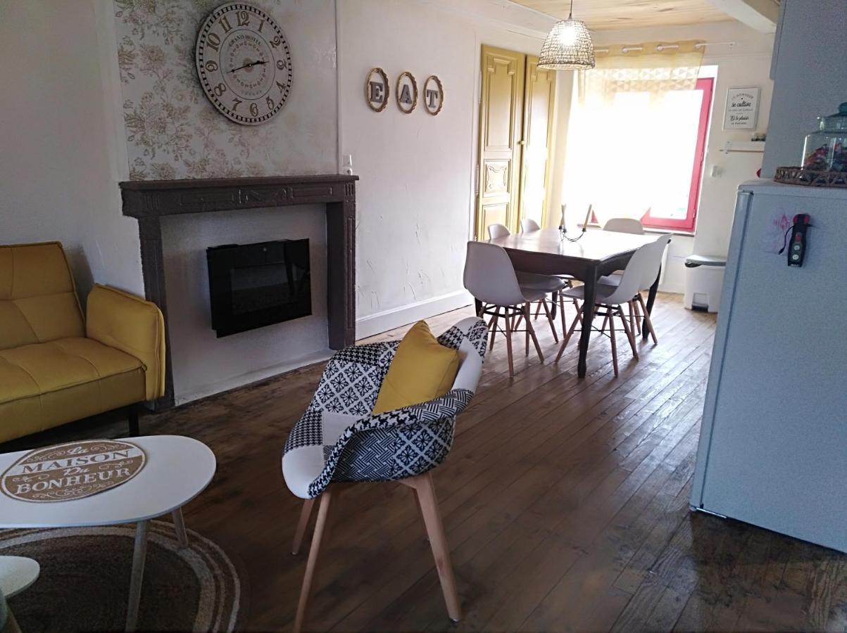 Appartement Cozy Dans Maison Privee Tauves エクステリア 写真