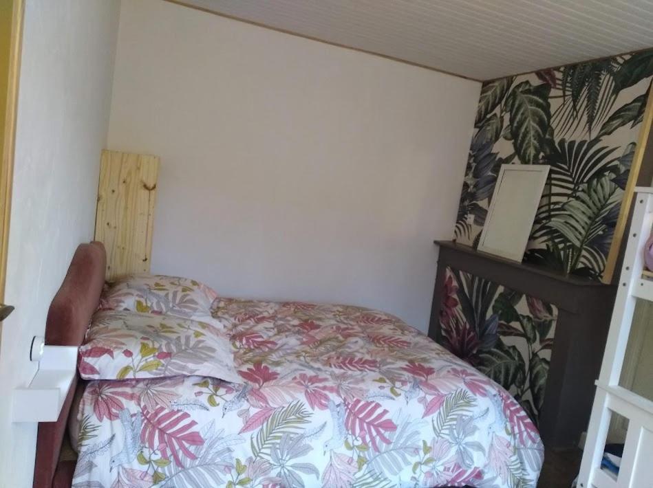 Appartement Cozy Dans Maison Privee Tauves エクステリア 写真